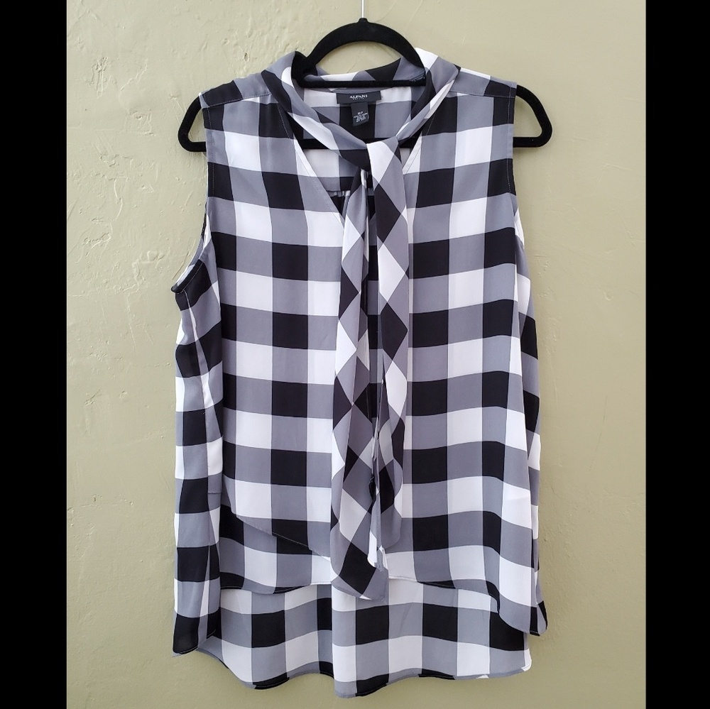 Checkered sleeveless shirt